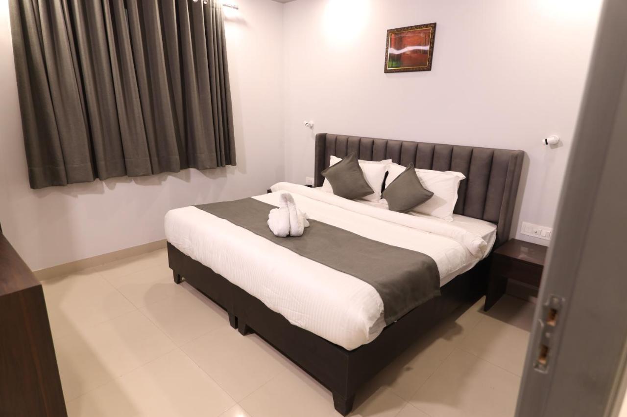 Nirpra Regency Hotel New Delhi Exterior photo