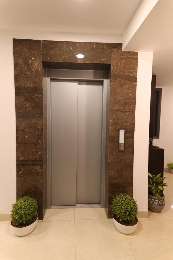 Nirpra Regency Hotel New Delhi Exterior photo